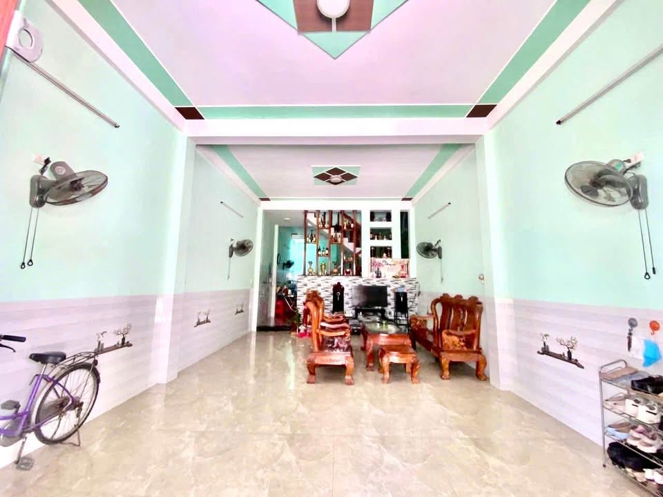 Nhà mặt tiền Quy Nhơn 75m2, 2,5 tầng, lộ giới 12m, giá tốt