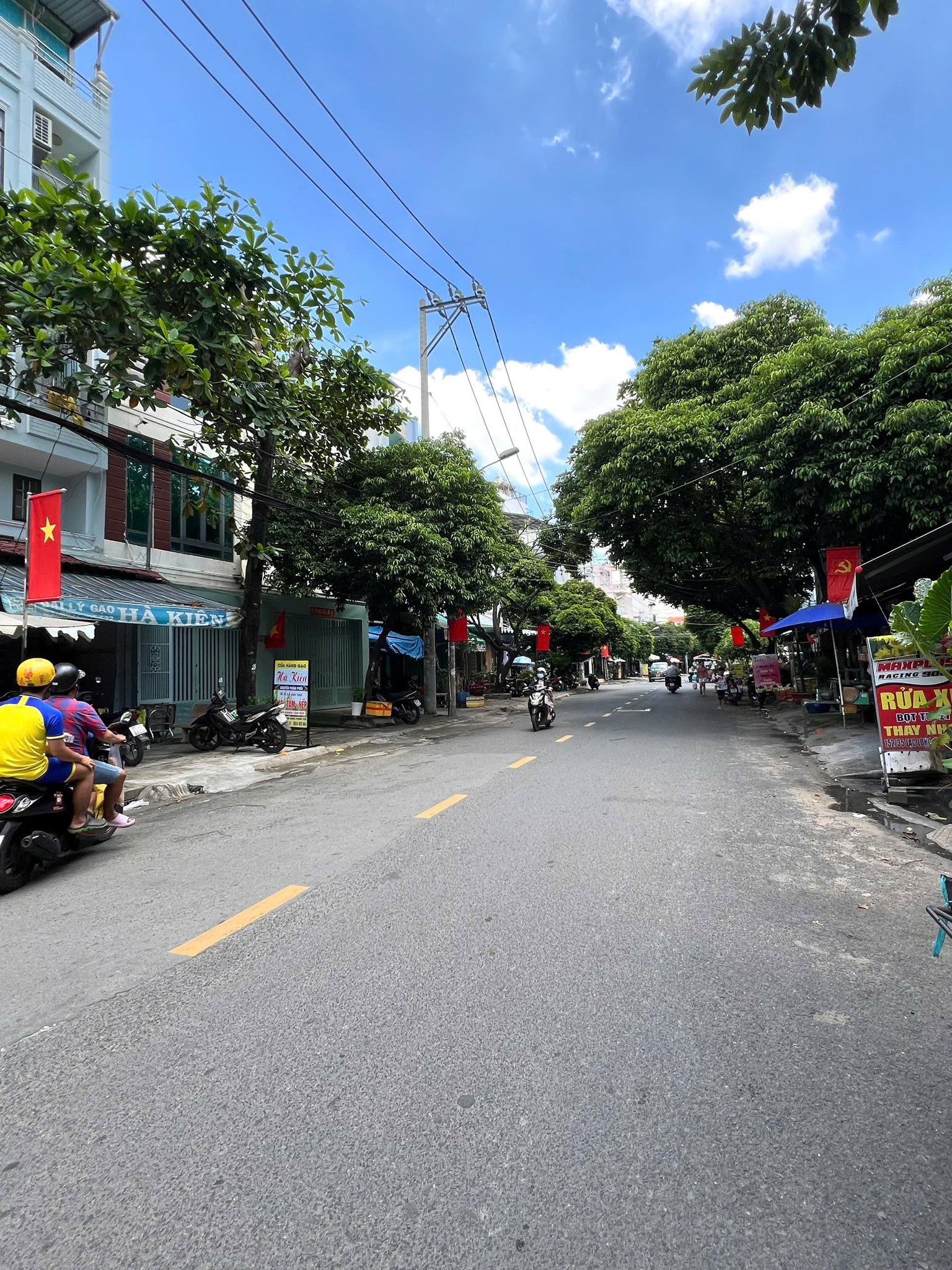 Nhà mặt tiền đường Lạc Long Quân, Quận 11 - View Đầm Sen, kinh doanh đỉnh, 14.2 tỷ