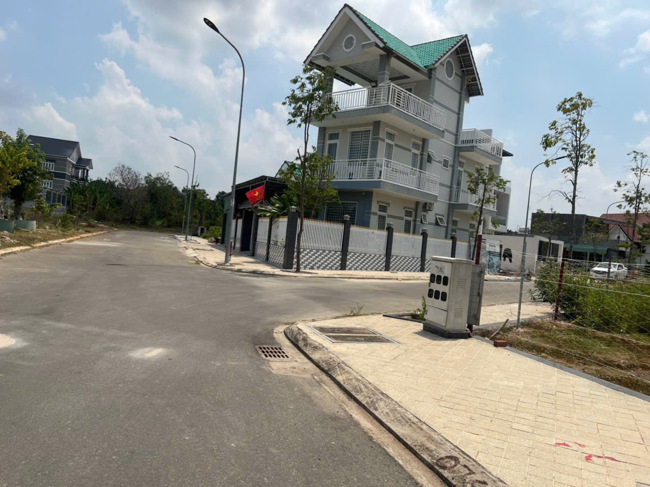 Bán gấp lô đất đẹp 100m2, sổ hồng riêng, gần trục chính Võ Văn Kiệt, thành phố Bà Rịa