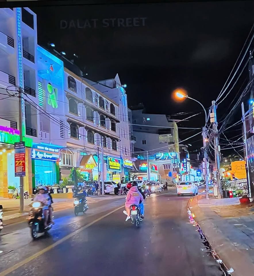 Siêu phẩm khách sạn mặt tiền Bùi Thị Xuân, trung tâm Đà Lạt