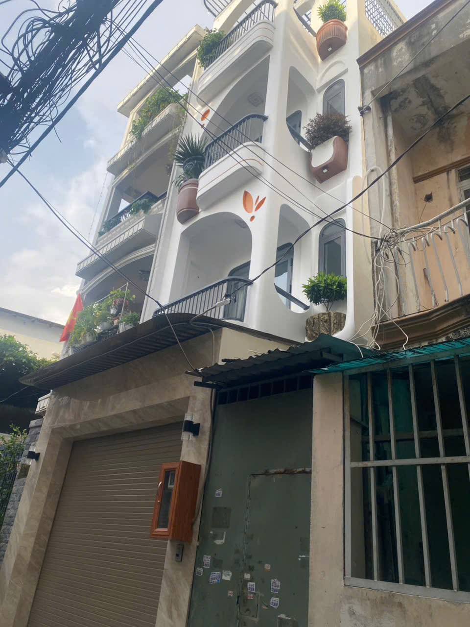 Nhà phố 4 tầng tặng nội thất, trung tâm Hóc Môn - 8.36 tỷ