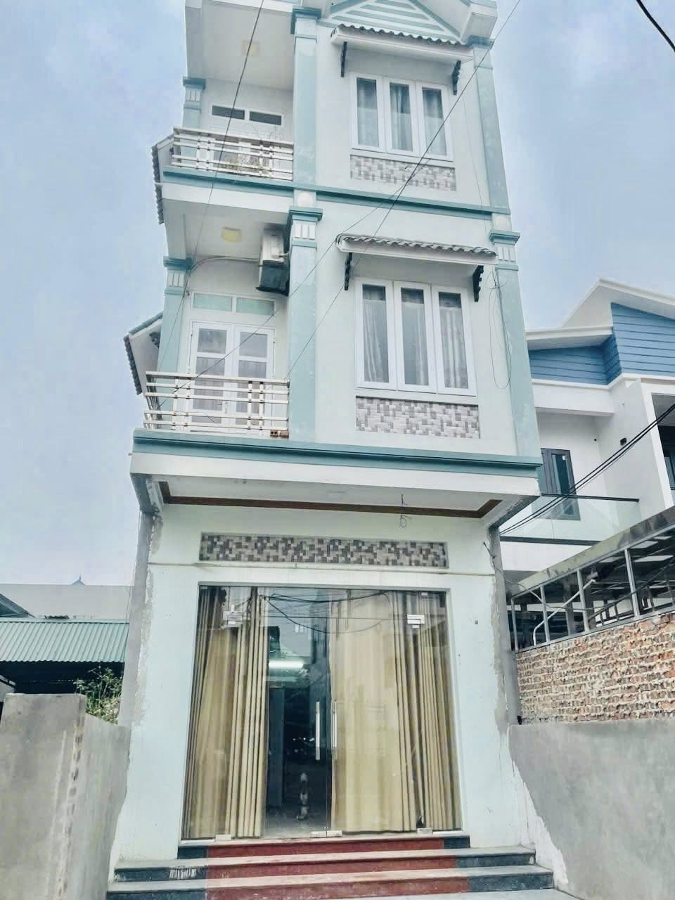 Nhà 3 tầng xách vali về ở ngay, diện tích 90m2 tại Hưng Yên