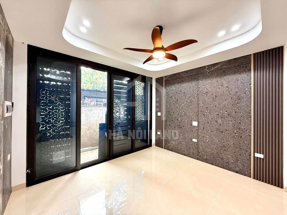 Nhà 5 tầng thang máy, 30m2 gần Đại học Công Nghiệp - 6.x tỷ