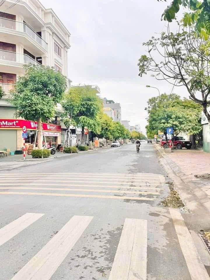 Bán nhà 4 tầng khu đô Trần Lãm, Thái Bình vị trí trung tâm, full nội thất, có thang máy