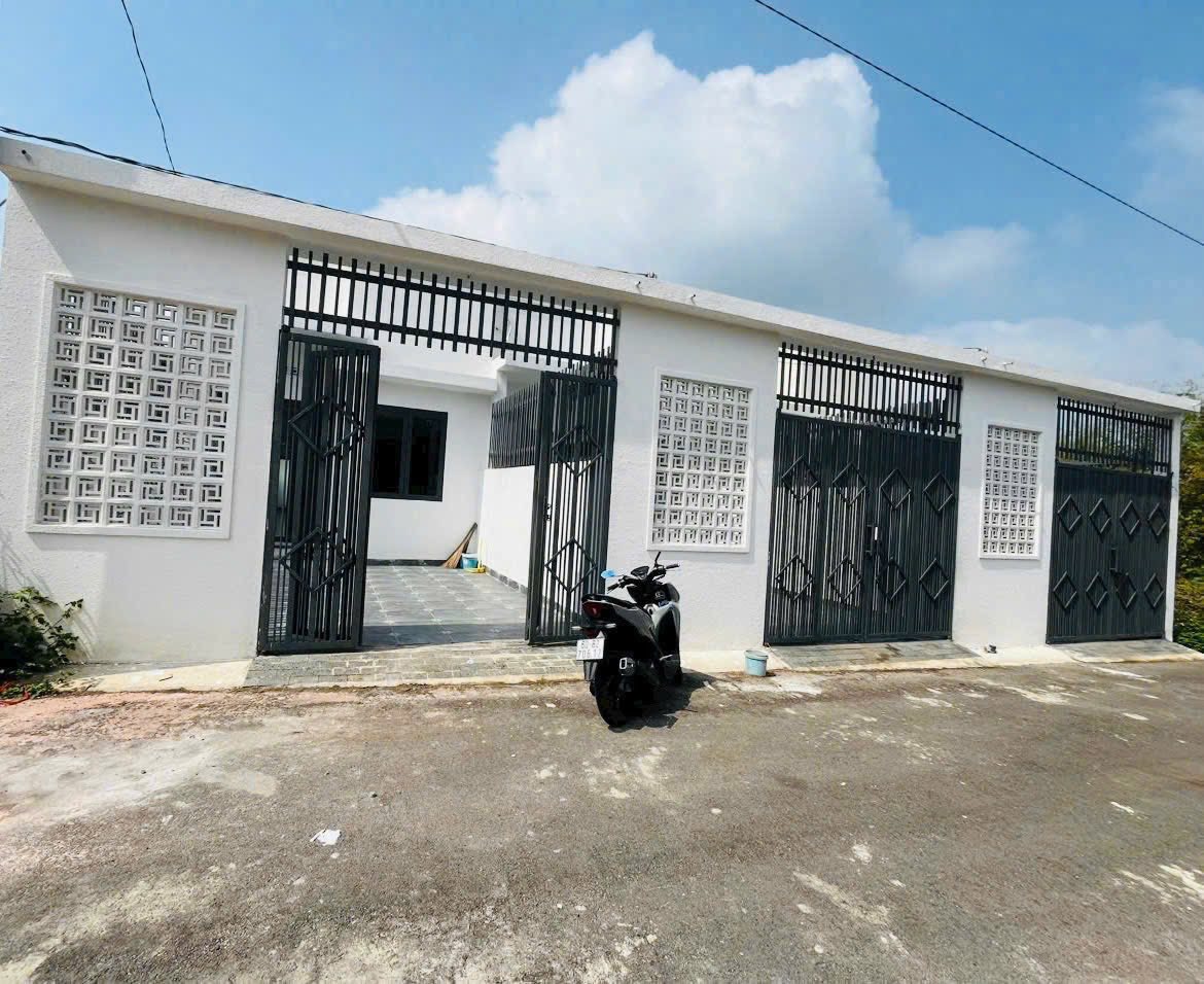 Tổ ấm mơ ước cho cặp đôi mới cưới - Nhà xinh Bình Lộc, ô tô đậu cửa, chỉ 800 triệu