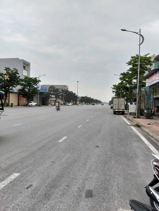 Bán lô đất 100m2 ngay chợ đầu mối Thổ Tang, Vĩnh Tường, đường 40m, thuận tiện kinh doanh buôn bán