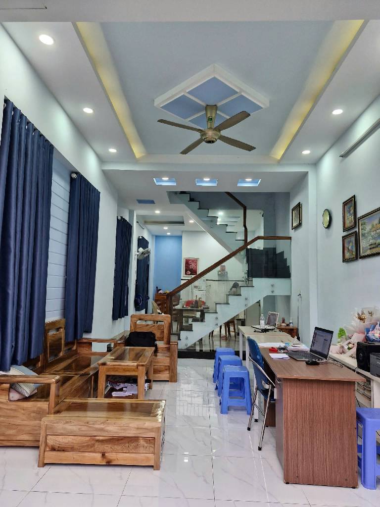 Nhà 3 tầng hẻm xe hơi 7 chỗ, diện tích 82m2 tại Bình Dương - Sổ hồng riêng, giá 7.3 tỷ