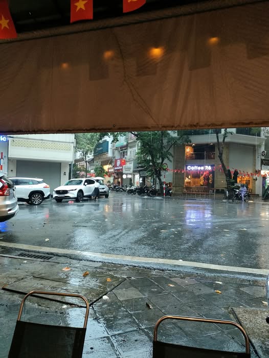 Bán tập thể kinh doanh sầm uất tại chợ Đông Tác, Đống Đa - Cơ hội đầu tư sinh lời