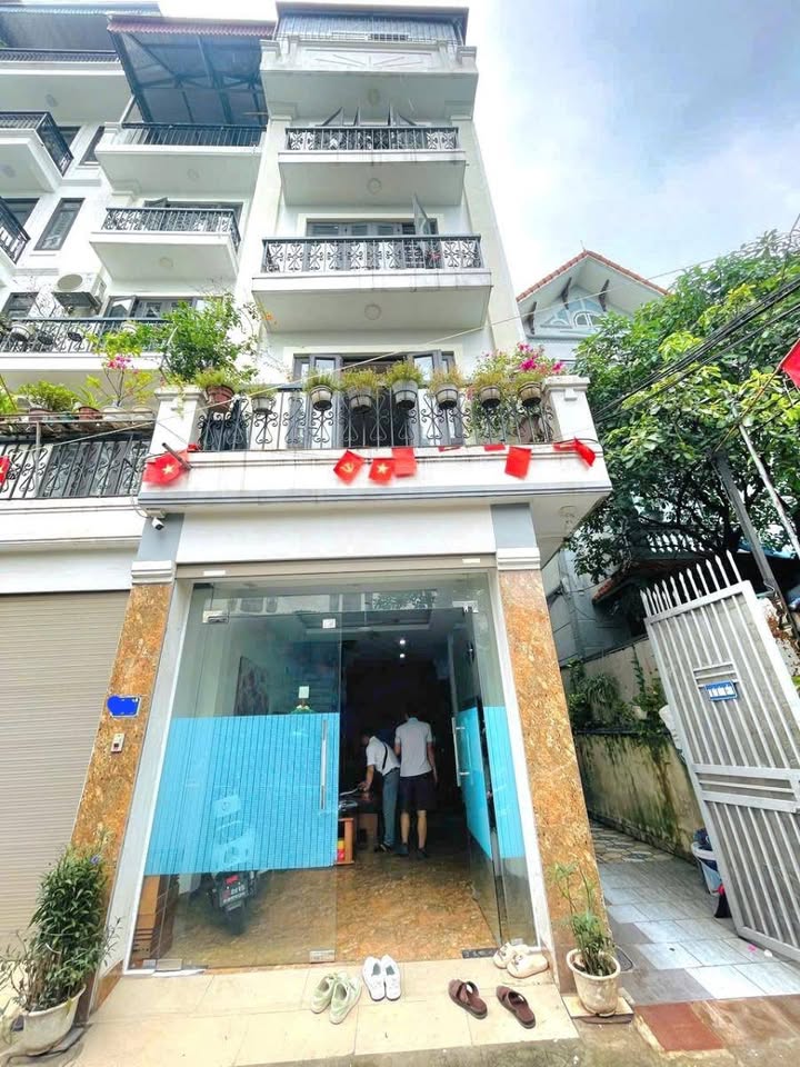 Bán nhà Trần Cung - Ngõ thông, kinh doanh đỉnh, ô tô đỗ cửa, thang máy vút bay