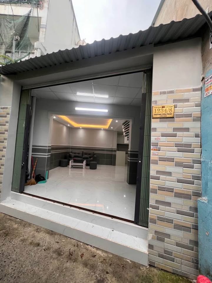 Bán nhà 2 tầng Quận 7, 2 mặt tiền, 6 phòng ngủ, chỉ 7.8 tỷ