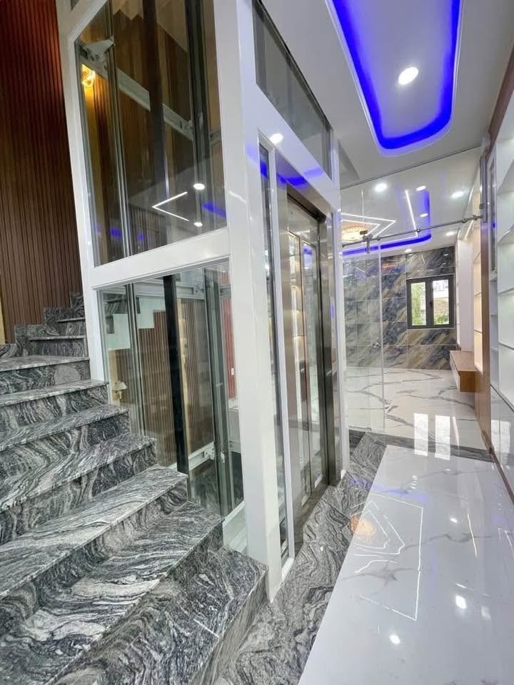 Bán nhà mặt tiền đường Trương Phước Phan, Bình Tân, diện tích 72m2, 6 tầng, có thang máy