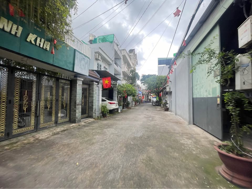 Nhà Trương Thị Hoa, Quận 12, hẻm xe tải thẳng, sổ vuông