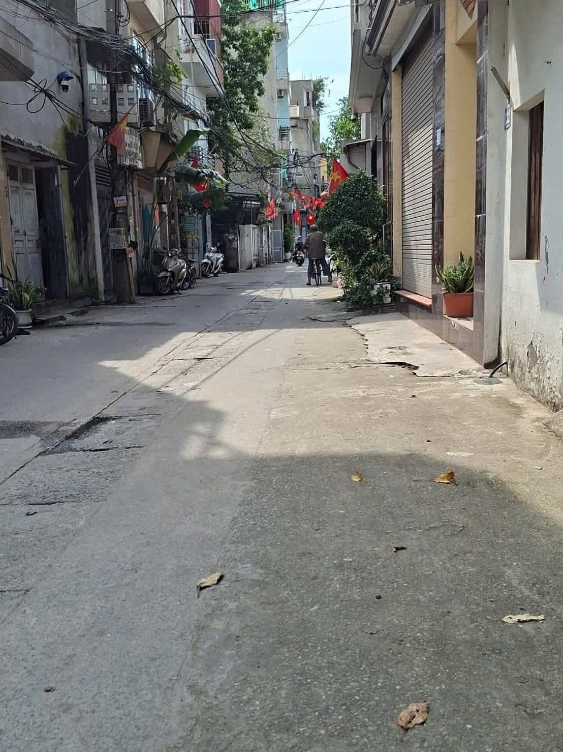 Nhà đẹp Ngọc Hồi gần bệnh viện Nông Nghiệp, ô tô vào nhà, giá 6 tỷ