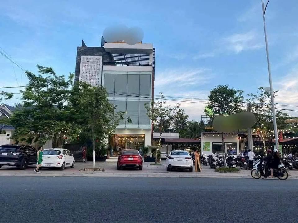 Bán nhà 1 trệt 2 lầu 1 sân thượng, đường Phạm Ngọc Thảo, TP Bến Tre