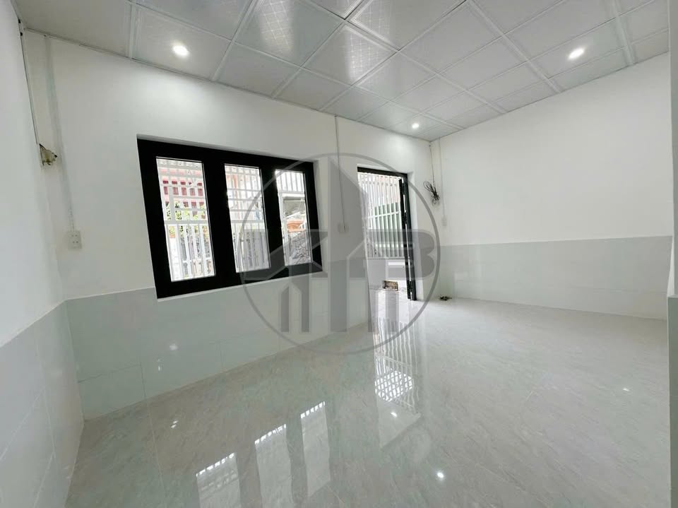 Bán nhà phố Đà Lạt giá bèo nhèo 2 ngủ, 1 vệ sinh, hẻm xe tải nhỏ cũng bon chen