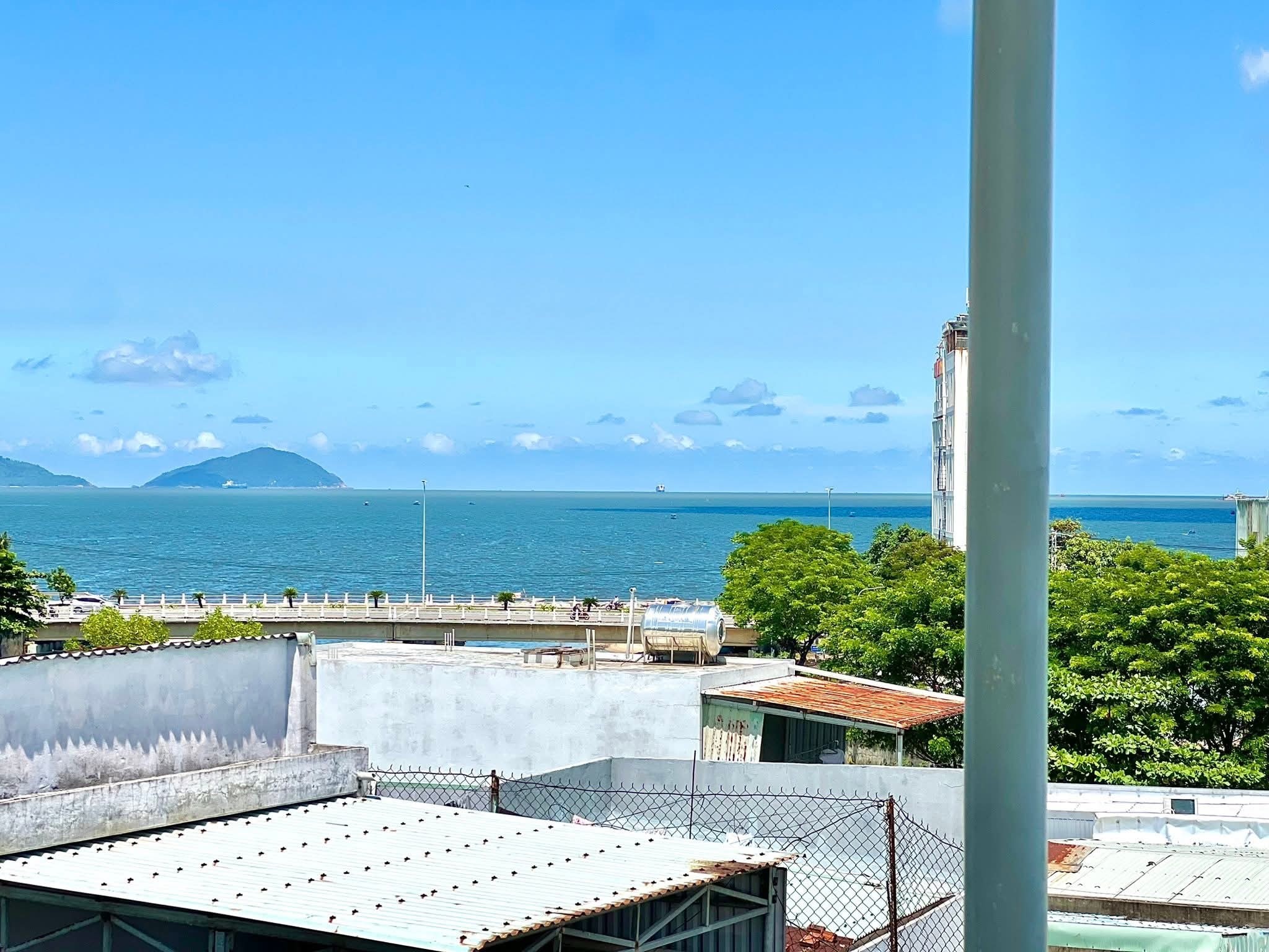 Nhà 3 tầng 1 tum kiên cố, cách đường Dũng Sĩ Thanh Khê 10m, giá 3.97 tỷ