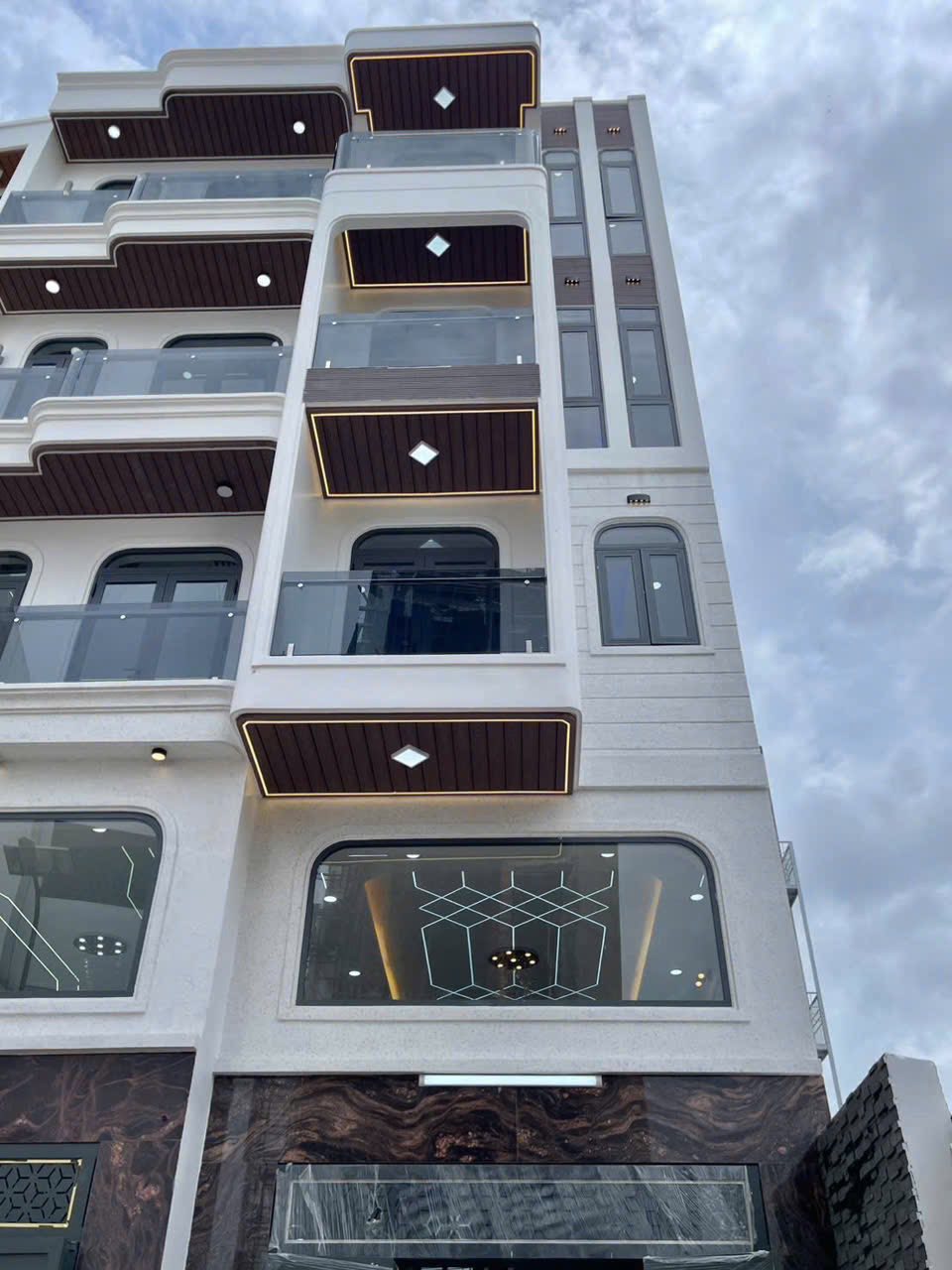 Bán nhà Mã Lò - Hẻm xe hơi, full nội thất xịn xò, giá chỉ 8.2 tỷ