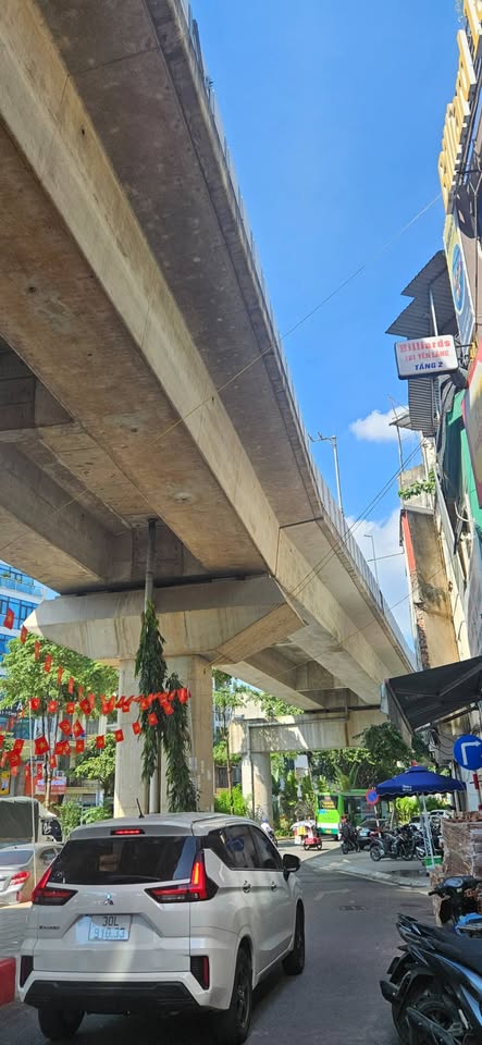 Nhà 3 thoáng, 6 tầng thang máy, Yên Lãng - "Hàng hiếm" giá tốt