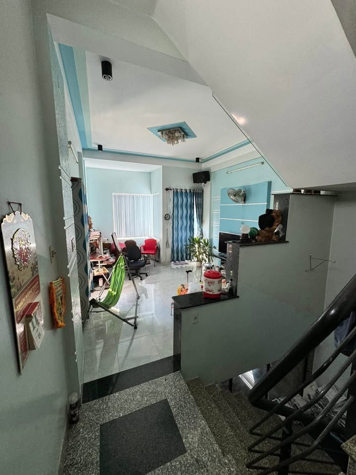 Nhà 3 tầng kiên cố, ô tô vào nhà, giảm sốc chỉ còn 4 tỷ