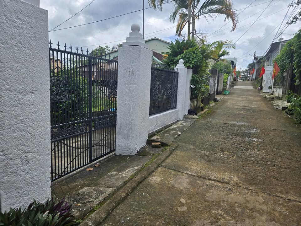 Nhà hẻm ô tô, gần chợ Thống Nhất - Giá yêu thương chỉ 899 triệu