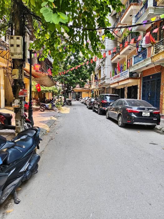 Siêu phẩm lô góc Ba Đình, cách phố 30m, ngõ thông kinh doanh