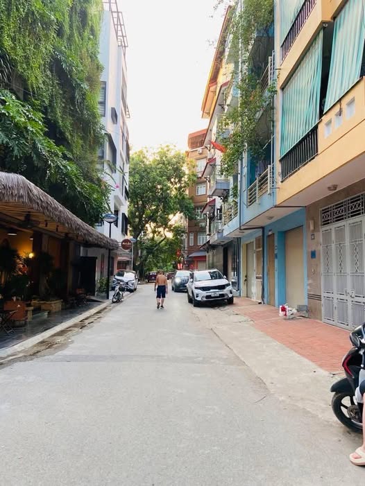 Nhà liền kề Văn Quán - Kinh doanh đỉnh, sổ đỏ trao tay