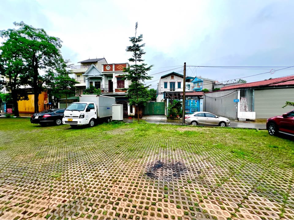 Bán đất mặt phố kinh doanh đỉnh, đối diện vườn hoa, giá chỉ 3.8 tỷ