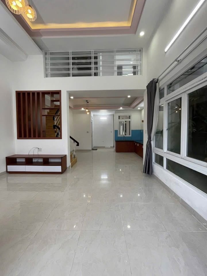 Bán nhà hẻm xe hơi, gần Coopmart, Quảng trường Buôn Ma Thuột - Giá tốt