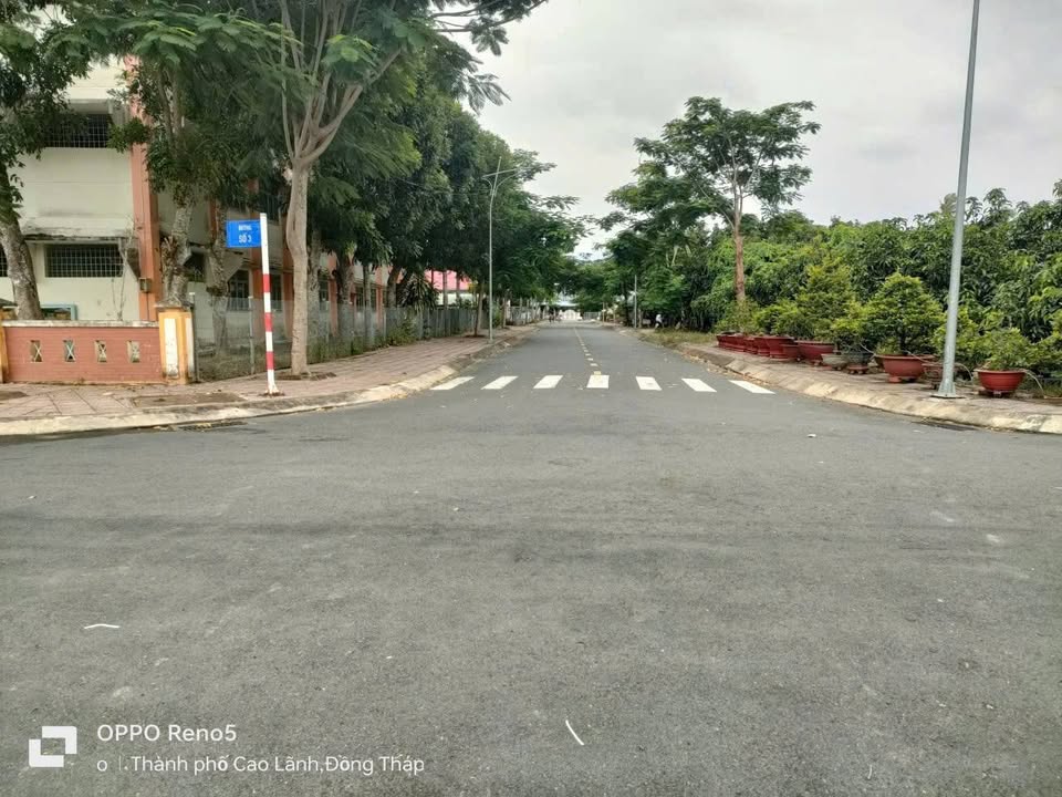 Bán gấp lô đất kèm nhà cấp 4, giá sập sàn, chỉ 1 tỷ đồng