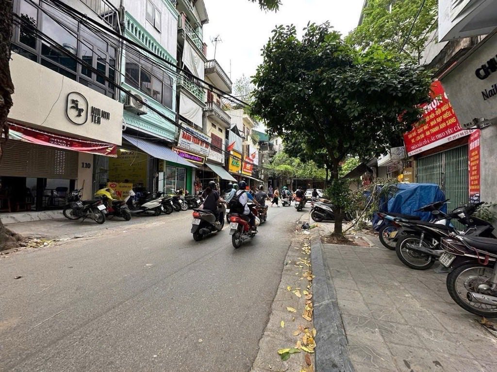 Bán nhà mặt phố Bạch Mai, kinh doanh tốt, vỉa hè rộng, mặt tiền 3.4m