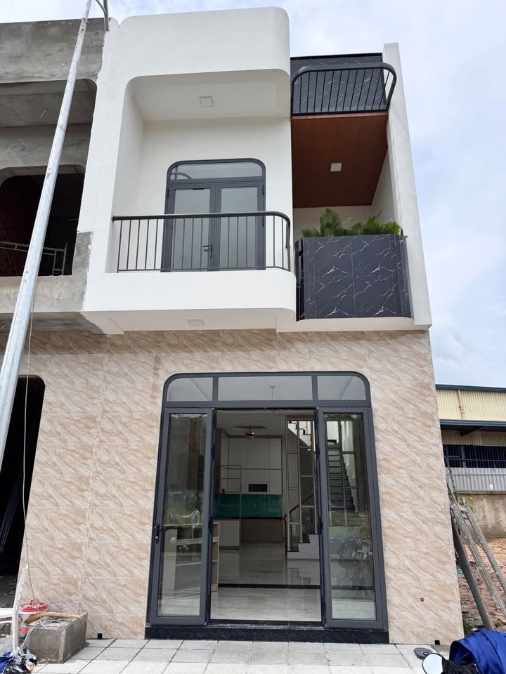 Nhà 1 trệt 1 lầu Tân Hiệp - Tổ ấm hoàn hảo, sổ đỏ trao tay