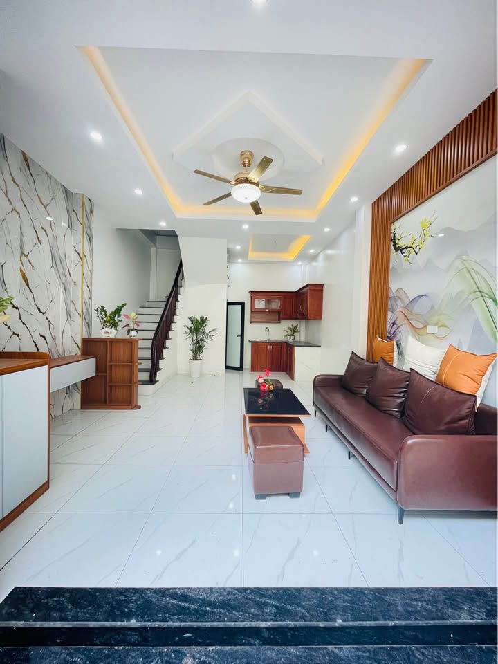 Nhà đẹp 3 tầng gần đường Trần Lãm, ngõ thông rộng, taxi đỗ cửa