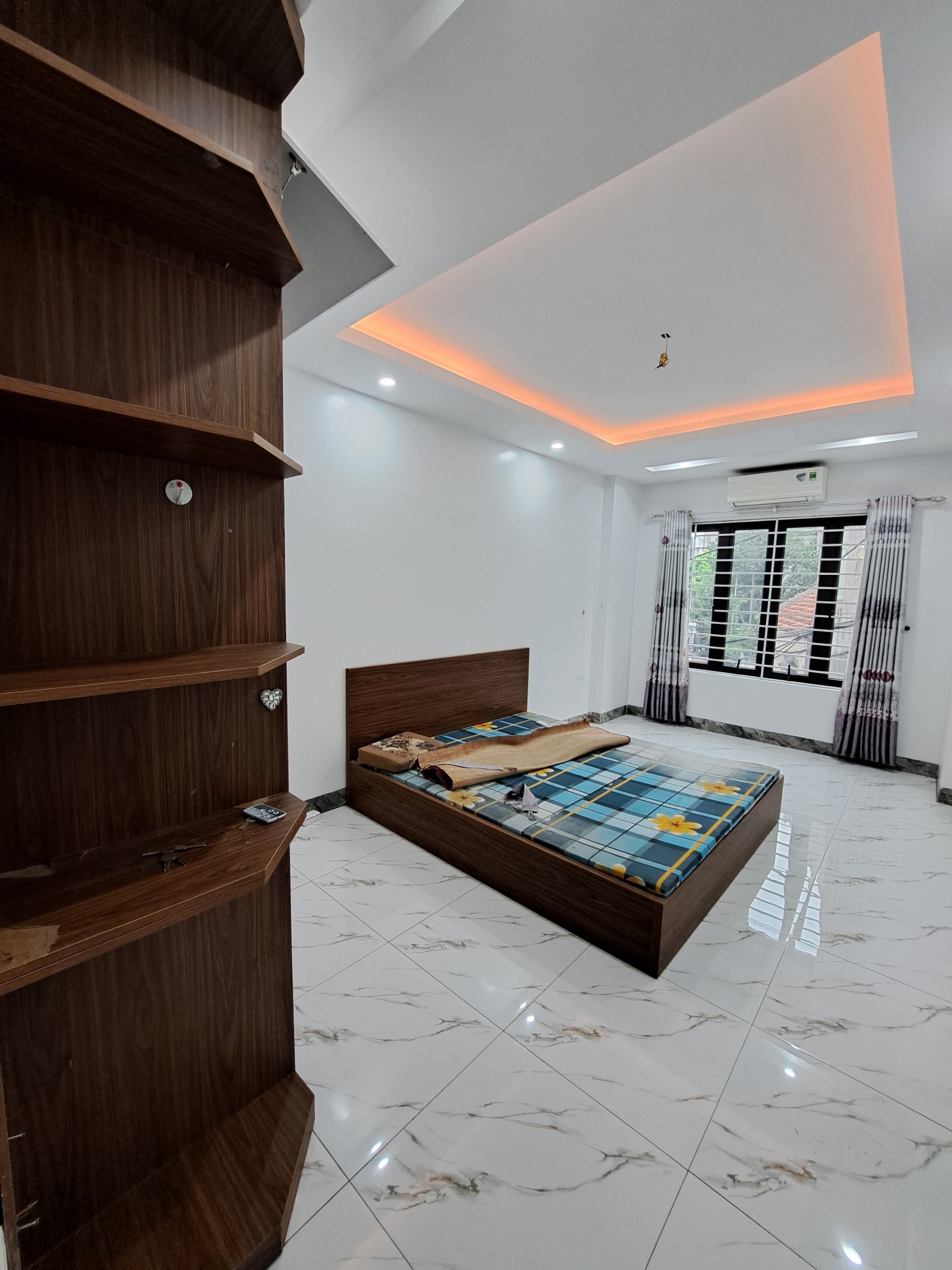 Chào mừng quý vị đến với siêu phẩm nhà đẹp, sẵn sàng đón chủ mới ngay tại trung tâm Nam Dư