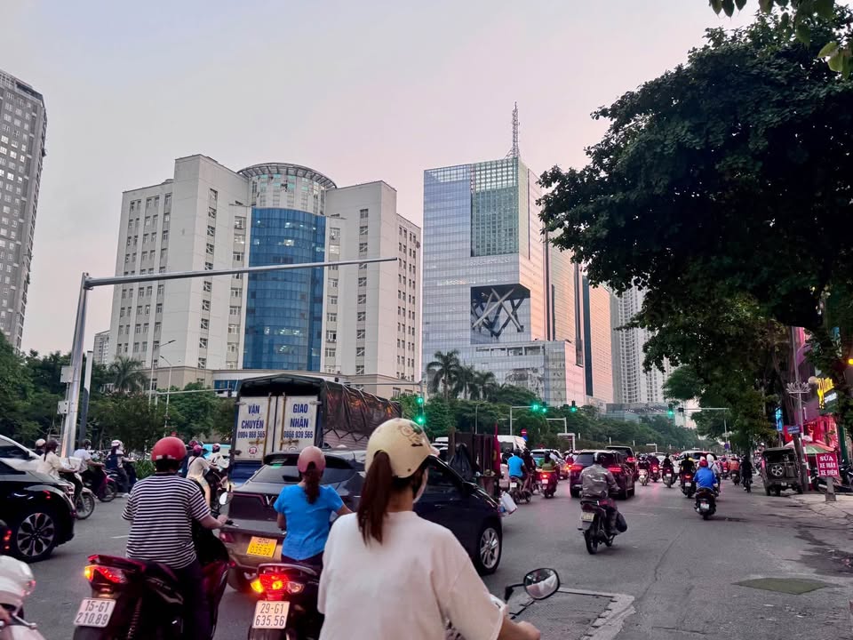 Nhà 5 tầng Trung Hòa - Trần Duy Hưng, 38m2, mặt tiền 4m, ngõ siêu thoáng, gần hồ