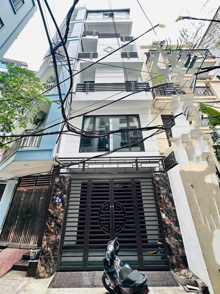 Nhà 6 tầng đẹp lung linh, ô tô đỗ cửa, đón lộc vào nhà