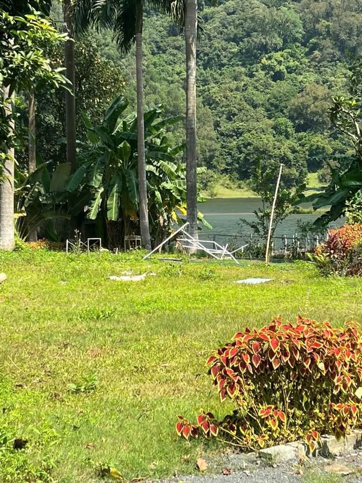 Đất bám hồ 2200m2 vừa bán vừa cho thuê, sổ hồng đầy đủ, mặt tiền 16m đường nhựa