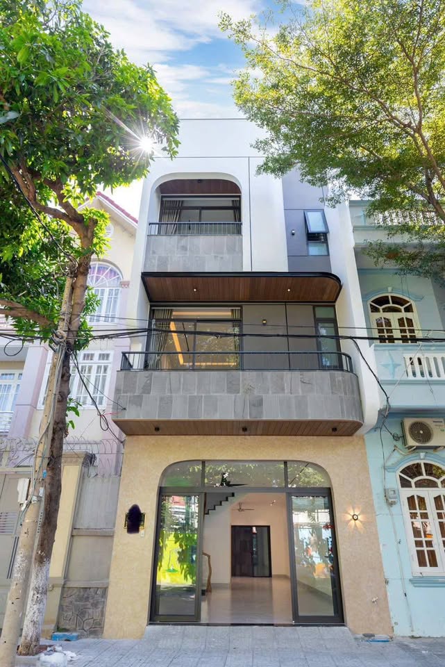 Cho thuê nhà nguyên căn mặt tiền Nguyễn Văn Cừ, Vũng Tàu - 4 ngủ, 270m2