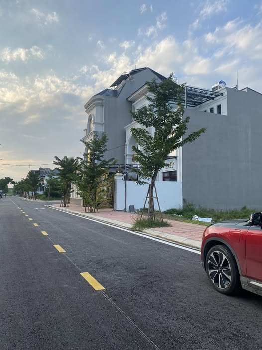 Bán đất Sông Lô, Vĩnh Phúc 200m2, mặt tiền 10m, vị trí đẹp