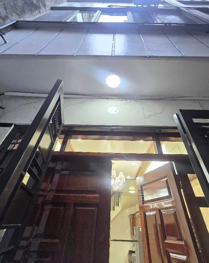 Nhà 5 tầng đẹp, sổ đỏ chính chủ, vị trí trung tâm Bạch Mai - 8 tỷ