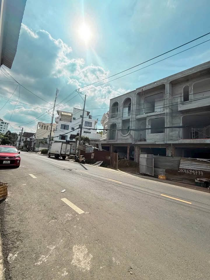 Nhà 3 tầng mặt tiền kinh doanh đường Hùng Vương - Mới 100%, sẵn sàng dọn vào ở ngay