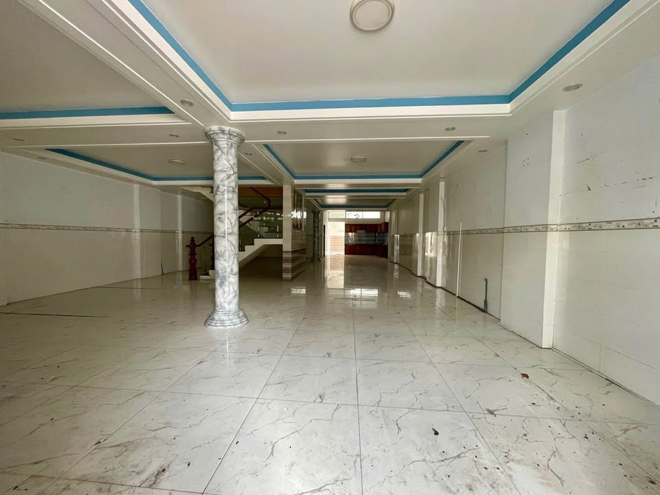 Cho thuê nhà nguyên căn mặt tiền đường lớn khu B4, Long Xuyên - Diện tích khủng, giá hấp dẫn