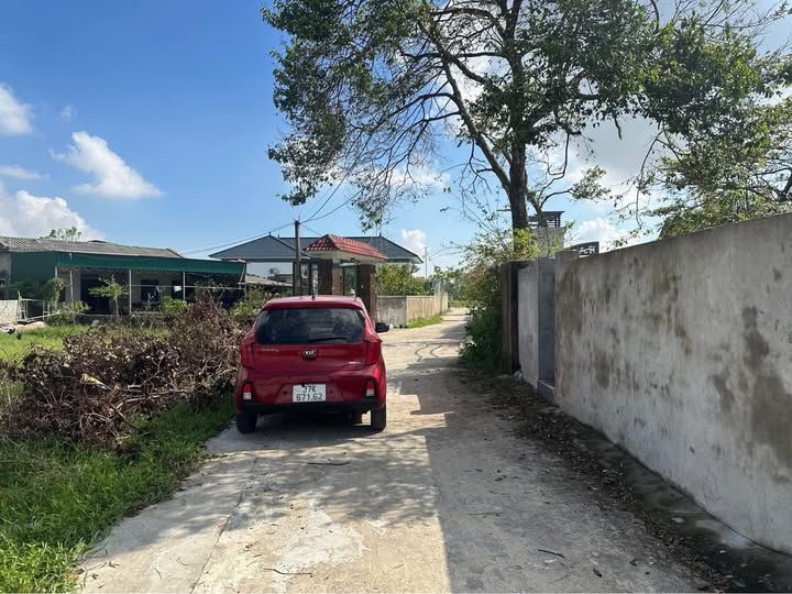 Đất Nghi Thái - Ngay UBND, trường học, đường thông 5m, sổ đỏ vuông vắn