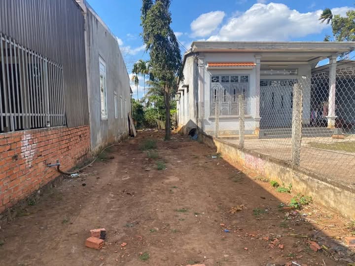 Bán gấp đất vàng 800 triệu, mặt tiền 4.5m, đường 22B Tân An