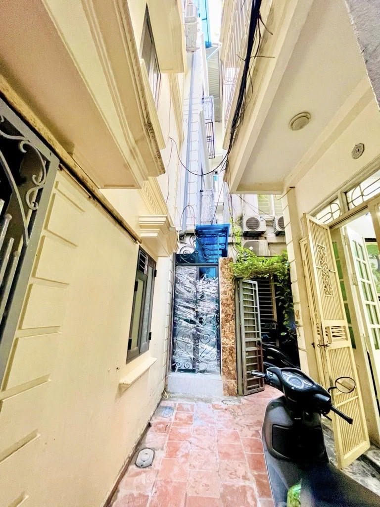 Nhà mới khủng 42m2, 4 tầng, lõi Đống Đa, ô tô vào nhà, sổ đẹp cất két