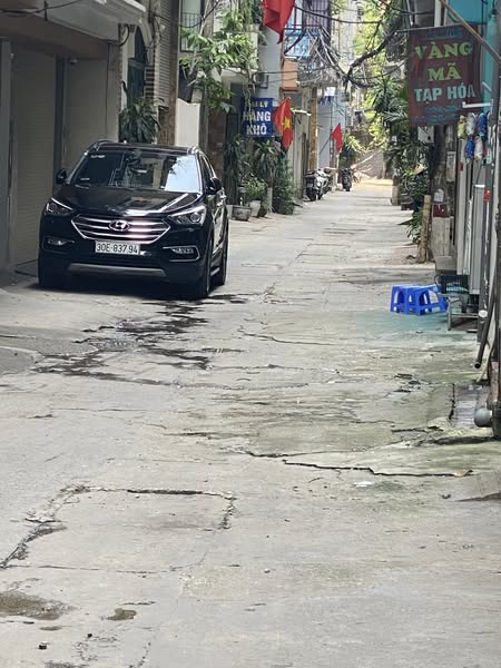 Nhà Cầu Giấy - Gần Hồ Tây, Công viên Nghĩa Đô - 11 tỷ