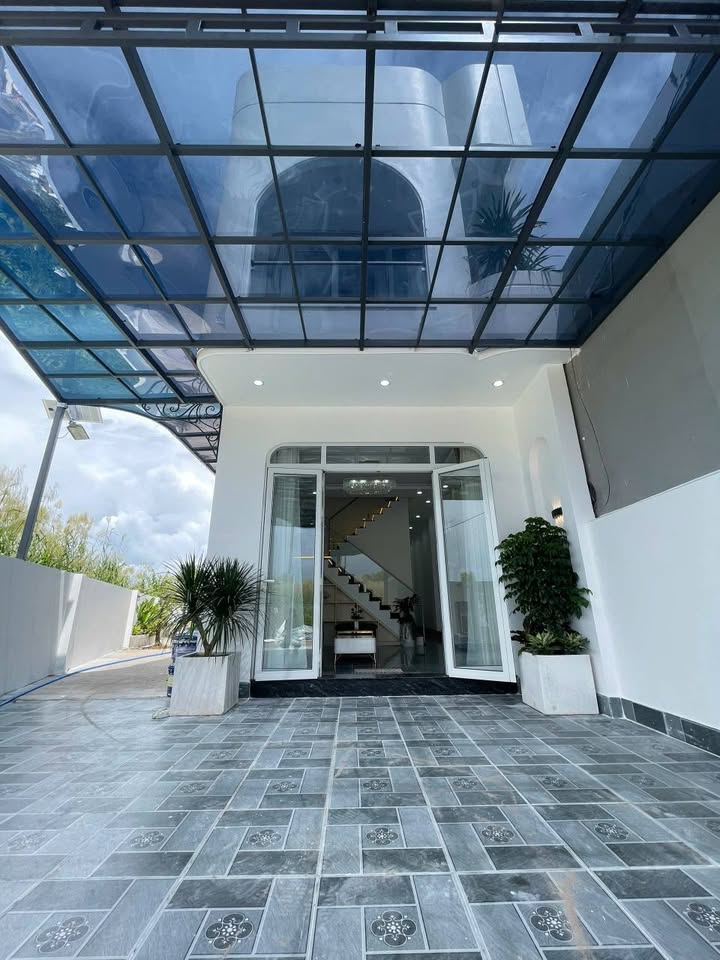 Nhà sân vườn 230m2 full nội thất, hẻm ô tô Trương Định, Rạch Giá