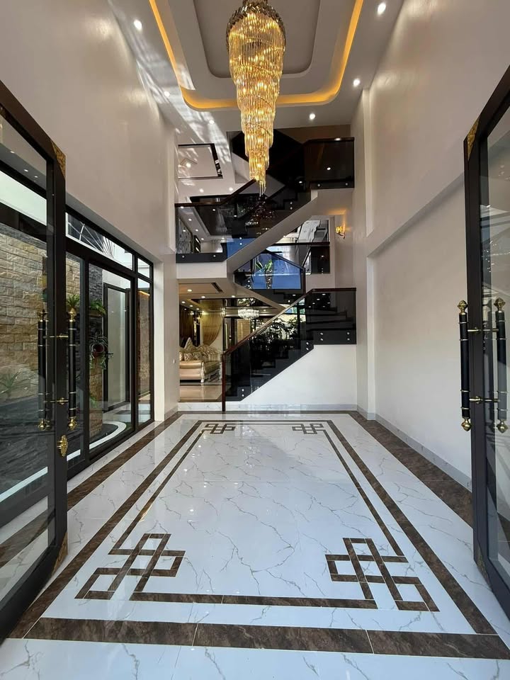 Bán nhà 3.5 tầng mặt đường Liên Hà, Nam Định - 80m2, hướng Tây Bắc