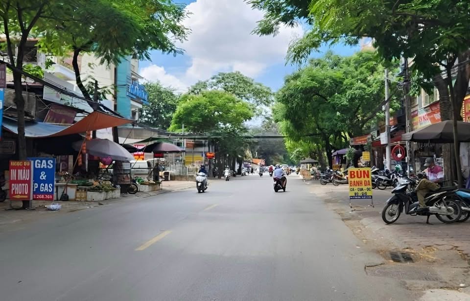 Mặt phố Trần Cung 55m2, 5 tầng, kinh doanh đỉnh cao - Giá 20 tỷ