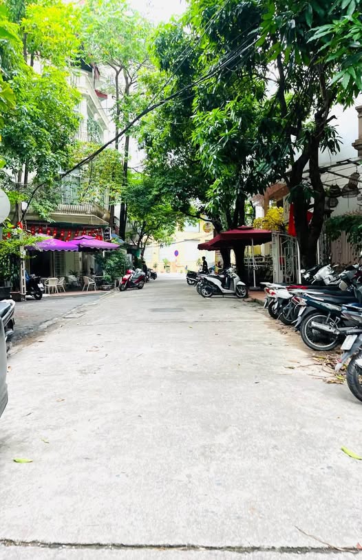 Nhà 6 tầng thang máy, 50m2, 5 tầng, gần Hồ Tây, Cầu Giấy, Hà Nội