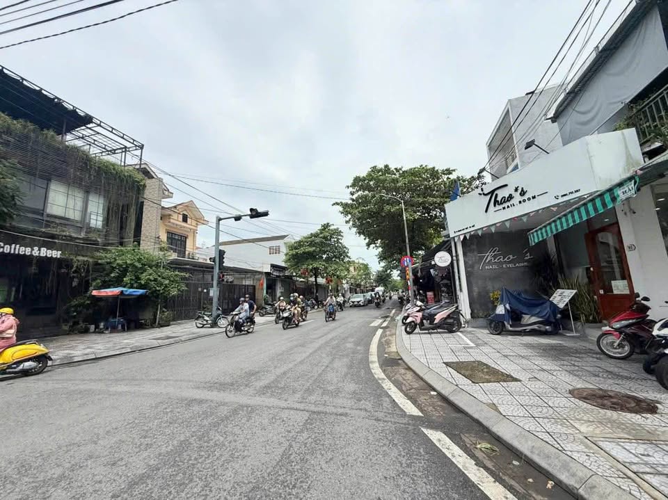 Nhà lô góc 2 mặt tiền Đào Tấn, Huế, kinh doanh đắc lợ